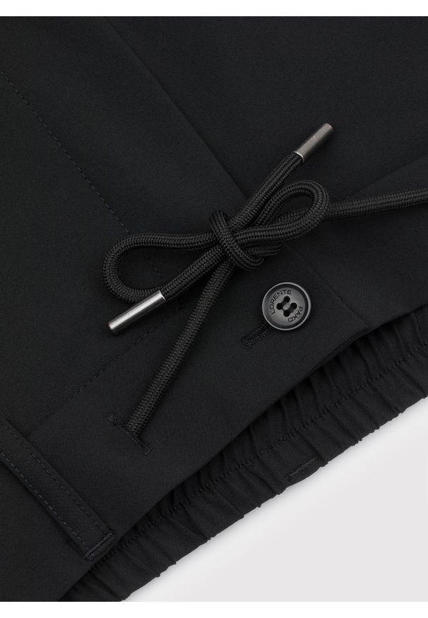 Pako Lorente - PAKO LORENTE – Czarne spodnie męskie. Kolor: czarny. Materiał: elastan, nylon. Wzór: gładki. Sezon: zima, jesień. Styl: klasyczny