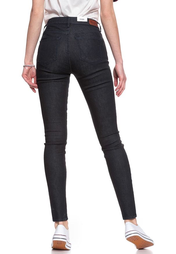 Wrangler - SPODNIE WRANGLER DAMSKIE HIGH SKINNY RINSEWASH W27HCQ023. Stan: podwyższony. Materiał: jeans