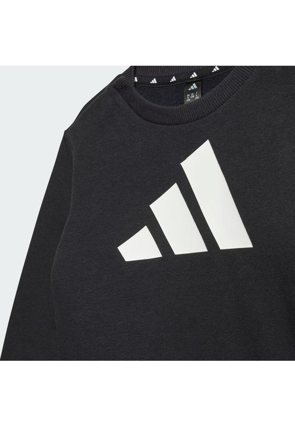 Adidas - Dres Essentials Kids. Kolor: biały, wielokolorowy, czarny. Materiał: dresówka. Styl: sportowy