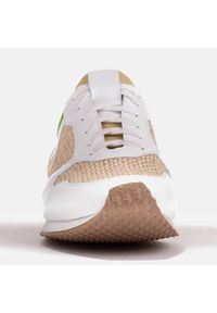 Marco Shoes Sneakersy z elementami rafii i skóry licowej białe. Kolor: biały. Materiał: skóra #9