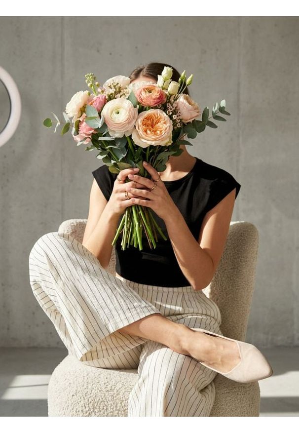 Sinsay - Spodnie wide leg w pionowe paski z wiskozą i domieszką lnu - biały. Kolor: biały. Materiał: wiskoza, len. Wzór: paski