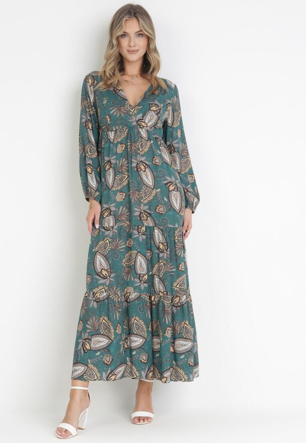 Born2be - Zielona Sukienka Anastolea. Kolor: zielony. Długość rękawa: długi rękaw. Wzór: kolorowy, aplikacja, paisley. Typ sukienki: kopertowe. Styl: boho. Długość: maxi