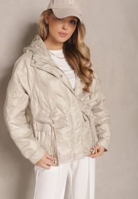 Renee - Beżowa Pikowana Kurtka w Stylu Utility z Kapturem Hiredia. Okazja: na co dzień. Typ kołnierza: kaptur. Kolor: beżowy. Materiał: jeans. Styl: elegancki, casual #3