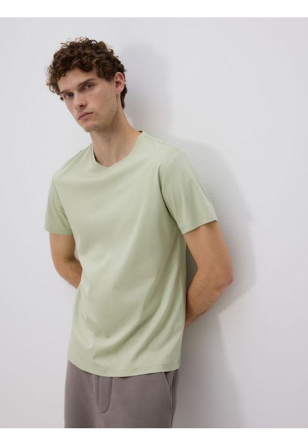 Reserved - T-shirt regular z modalem - jasnozielony. Kolor: zielony. Materiał: dzianina