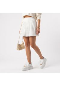 Sneakersy damskie Karino, cholewka ze skóry naturalnej licowej wiązanie z przodu szeroką wstążką metalowe detale zabudowany przód na grubszej podeszw. Okazja: na co dzień. Zapięcie: sznurówki. Kolor: biały. Materiał: skóra. Szerokość cholewki: normalna. Styl: elegancki, casual, sportowy #7