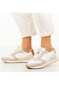 Lt.Beżowe sneakersy damskie McArthur Ma257w. Okazja: na co dzień. Nosek buta: okrągły. Zapięcie: sznurówki. Kolor: beżowy. Materiał: tkanina, skóra, zamsz. Sezon: jesień, wiosna, lato #1