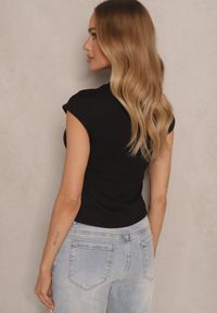 Renee - Czarny T-shirt z Wiskozą o Dopasowanym Kroju z Kwadratowym Dekoltem Alathia. Typ kołnierza: dekolt kwadratowy. Kolor: czarny. Materiał: wiskoza. Styl: elegancki #4