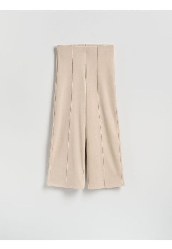 Reserved - Spodnie z przeszyciem - kremowy. Kolor: kremowy. Materiał: dzianina