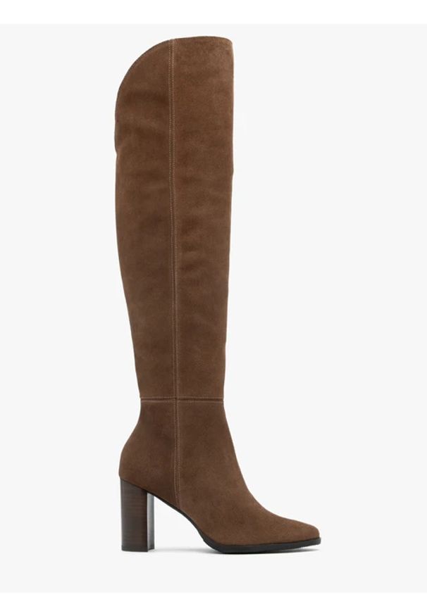 Ryłko - Brązowe wysokie kozaki ze skóry welurowej. Nosek buta: okrągły. Zapięcie: zamek. Kolor: brązowy. Materiał: welur, skóra. Szerokość cholewki: normalna. Obcas: na obcasie. Styl: street. Wysokość obcasa: średni