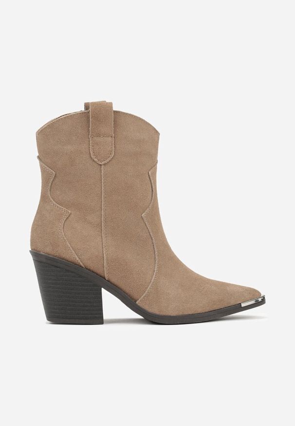 Renee - Ciemnobeżowe Skórzane Botki Kowbojki z Metaliczną Aplikacją na Nosku Saneara. Okazja: na co dzień. Kolor: beżowy. Materiał: skóra. Wzór: aplikacja. Obcas: na obcasie. Styl: casual. Wysokość obcasa: średni