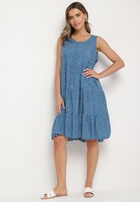 Born2be - Niebieska Bawełniana Sukienka w Kropki z Falbanami Zerolia. Okazja: do pracy, na co dzień, na spotkanie biznesowe. Kolor: niebieski. Materiał: bawełna. Wzór: kropki. Typ sukienki: proste. Styl: casual, klasyczny, biznesowy #1