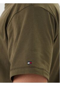 TOMMY HILFIGER - Tommy Hilfiger T-Shirt UM0UM03643 Khaki Regular Fit. Kolor: brązowy. Materiał: bawełna #4