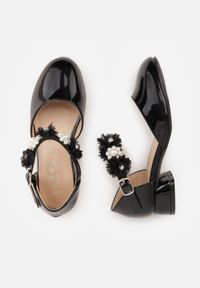 Born2be - Czarne Eleganckie Sandały Czółenka na Niskim Słupku z Kwiatową Aplikacją Hialea. Okazja: na uczelnię, na komunię. Kolor: czarny. Wzór: aplikacja, kwiaty. Styl: elegancki #5