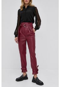 Karl Lagerfeld Spodnie damskie kolor czerwony dopasowane high waist. Stan: podwyższony. Kolor: czerwony