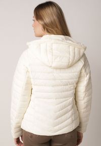 Born2be - Jasnobeżowa Klasyczna Kurtka Przejściowa z Pikowaniem i Odpinanym Kapturem Pretiella. Okazja: na spacer, na co dzień. Kolor: beżowy. Materiał: jeans, nylon. Styl: klasyczny #4