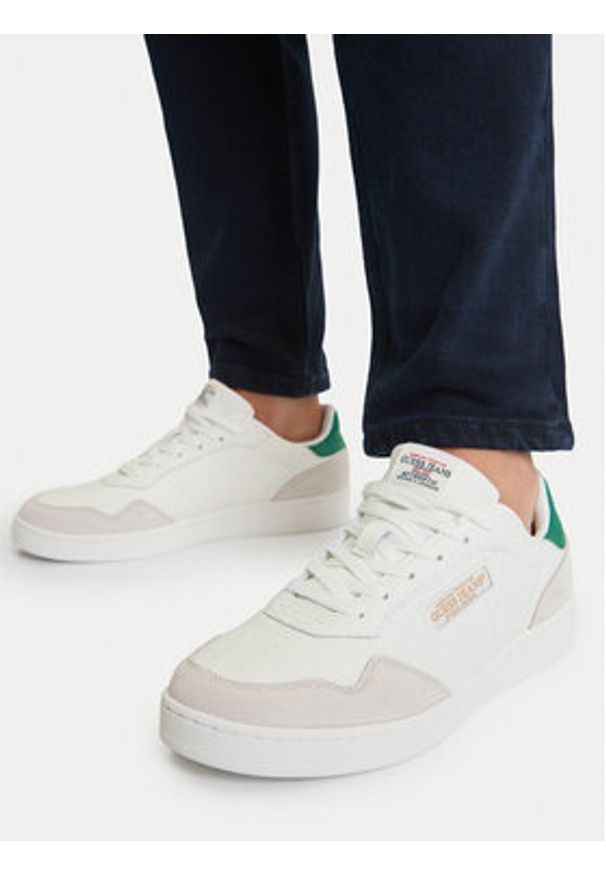 Guess Jeans Sneakersy CWBEO-LUNARI-01 WE Biały. Kolor: biały. Materiał: skóra, syntetyk