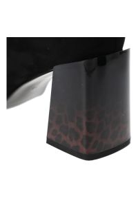 Czarne Botki Goodin Wygodne Obuwie Damskie Zapinane Na Suwak. Okazja: na co dzień, na spotkanie biznesowe. Zapięcie: zamek. Kolor: czarny. Szerokość cholewki: normalna. Wzór: geometria. Materiał: zamsz. Obcas: na obcasie. Styl: elegancki, klasyczny, biznesowy, wizytowy, casual. Wysokość obcasa: średni #5