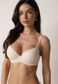 Born2be - Beżowy Gładki Biustonosz Push Up z Aplikacją z Cyrkoniami Murita. Kolor: beżowy. Rodzaj stanika: push-up. Wzór: gładki, aplikacja #1