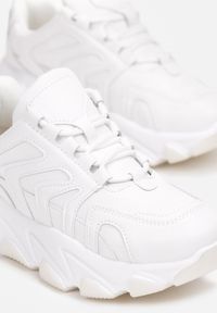 Renee - Białe Sneakersy Rhethishia. Kolor: biały. Materiał: jeans. Szerokość cholewki: normalna. Wzór: aplikacja #5