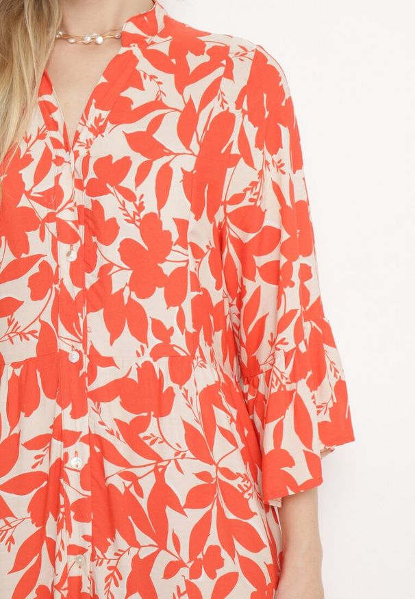 Born2be - Czerwona Długa Sukienka z Abstrakcyjnym Wzorem i Rękawami 3/4 Thalorias. Kolor: czerwony. Długość: maxi