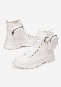 Born2be - Białe Trampki Diomareo. Nosek buta: okrągły. Zapięcie: klamry. Kolor: biały. Materiał: materiał, dresówka, guma, jeans. Szerokość cholewki: normalna. Wzór: aplikacja #5