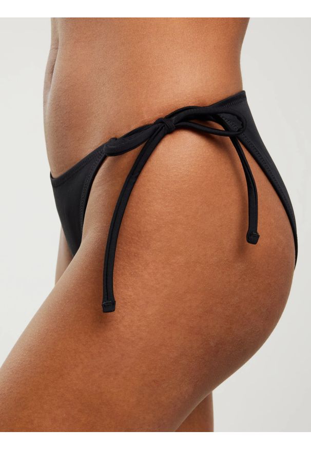 Big-Star - Dół od kostiumu kąpielowego czarny Bellsara 906. Kolor: czarny. Materiał: materiał. Wzór: nadruk