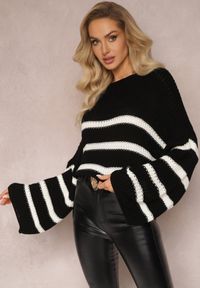 Renee - Czarny Sweter z Dzianiny w Paski z Obszernymi Rękawami Gotara. Kolor: czarny. Materiał: dzianina. Wzór: paski