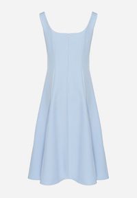 Born2be - Niebieska Klasyczna Sukienka o Rozkloszowanym Kroju Delure. Okazja: na imprezę. Typ kołnierza: dekolt kwadratowy. Kolor: niebieski. Wzór: aplikacja. Styl: klasyczny #7