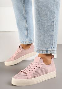 Renee - Różowe Siateczkowe Sneakersy Ozdobione Metaliczną Nicią Nimiarene. Kolor: różowy. Materiał: jeans. Wzór: aplikacja #5