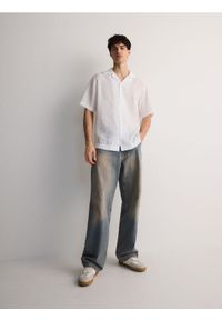 Reserved - Koszula comfort z modalem - biały. Kolor: biały. Materiał: tkanina #1