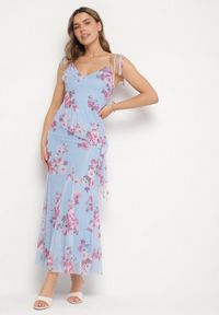 Born2be - Niebieski Komplet w Kwiaty Spódnica i Top z Wiązanymi Ramiączkami i Falbankami Torellina. Kolor: niebieski. Materiał: jeans. Wzór: kwiaty