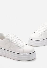 Born2be - Białe Sneakersy na Platformie z Ekoskóry ze Sznurowaniem Hionusa. Okazja: na co dzień. Kolor: biały. Obcas: na platformie