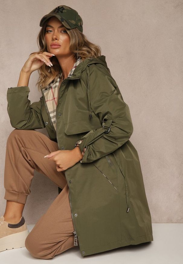 Renee - Zielona Kurtka Parka z Kapturem Podpinanymi Rękawami i Printem w Kratę Hallela. Typ kołnierza: kaptur. Kolor: zielony. Materiał: jeans. Długość: do kolan. Wzór: nadruk. Sezon: jesień