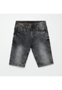 Cropp - Jeansowe szorty basic - Szary. Kolor: szary. Materiał: jeans #1