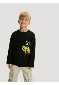 Reserved - Longsleeve z nadrukiem - czarny. Kolor: czarny. Materiał: dzianina, bawełna. Długość rękawa: długi rękaw. Wzór: nadruk