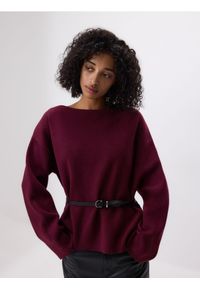 Reserved - Sweter z paskiem - bordowy. Kolor: czerwony. Materiał: wełna, dzianina #1