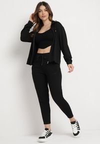Born2be - Czarne Bawełniane Spodnie Dresowe z Gumką w Pasie i Zwężanymi Nogawkami Dereona. Kolor: czarny. Materiał: dresówka, bawełna