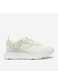 Buty sportowe Decathlon WLKR 76. Kolor: biały. Materiał: materiał, kauczuk. Szerokość cholewki: normalna. Wzór: geometria. Sezon: lato