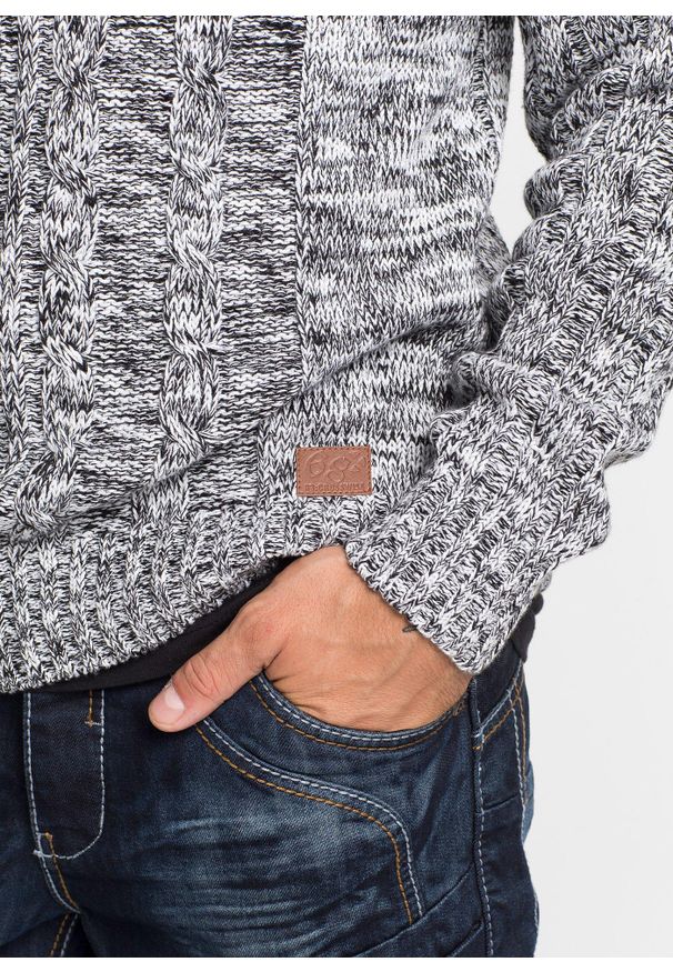 bonprix - Gruby sweter z kapturem z bawełną. Typ kołnierza: kaptur. Kolor: czarny. Materiał: dzianina, bawełna. Wzór: aplikacja, ze splotem