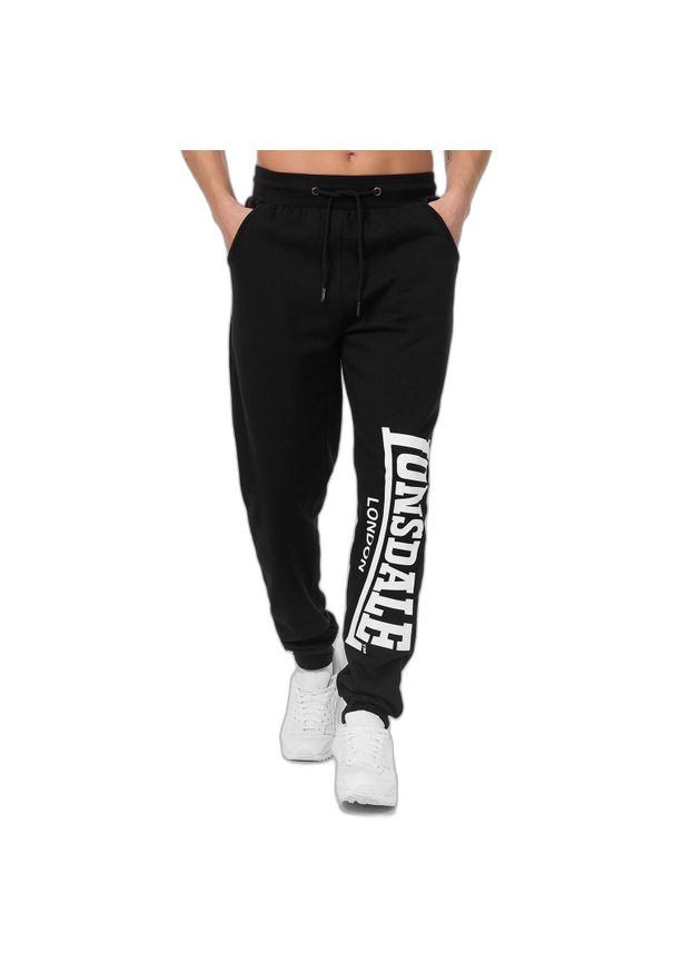 Spodnie dresowe z dużym logo Lonsdale. Kolor: czarny. Materiał: dresówka. Długość: długie