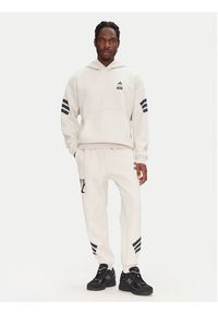 Adidas - adidas Spodnie dresowe Star Wars The Mandalorian™ JI5723 Beżowy Regular Fit. Kolor: beżowy. Materiał: syntetyk. Wzór: motyw z bajki