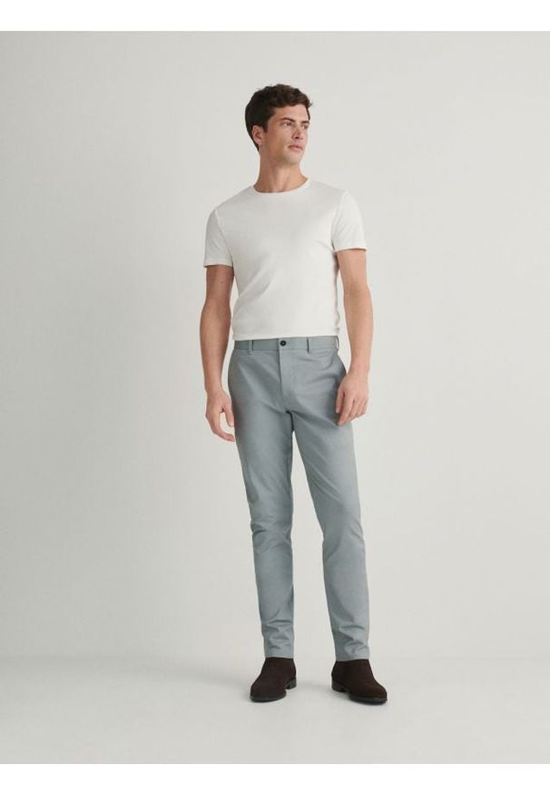 Reserved - Spodnie chino slim fit - Inny. Materiał: bawełna