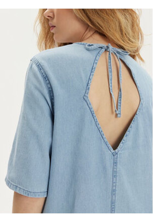 Tommy Jeans Sukienka codzienna Chambray DW0DW17932 Niebieski Relaxed Fit. Okazja: na co dzień. Kolor: niebieski. Materiał: bawełna. Typ sukienki: proste. Styl: casual