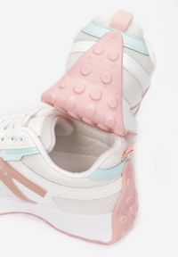 Born2be - Biało-Różowe Buty Sportowe Essi. Nosek buta: okrągły. Zapięcie: sznurówki. Kolor: biały. Materiał: materiał. Szerokość cholewki: normalna #3