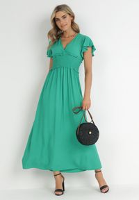 Born2be - Ciemnozielona Kopertowa Sukienka z Wiskozy z Gumką w Pasie Neroni. Kolor: zielony. Materiał: wiskoza. Typ sukienki: kopertowe. Długość: maxi #1