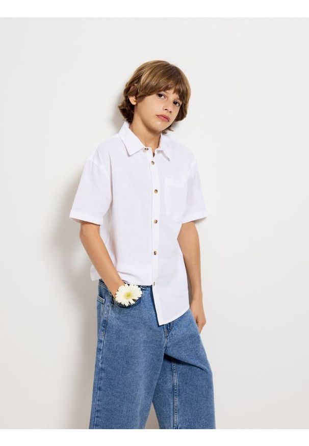 Reserved - Koszula z lnem - biały. Kolor: biały. Materiał: len
