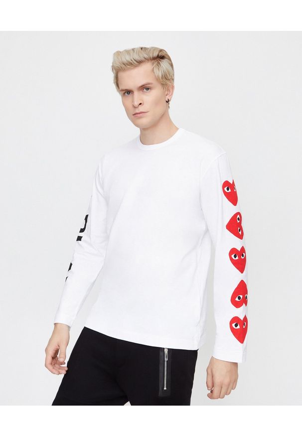 COMME DES GARCONS PLAY - Biała koszulka z czerwonymi sercami. Kolor: biały. Materiał: jeans, dresówka, bawełna. Długość rękawa: długi rękaw. Długość: długie. Styl: sportowy