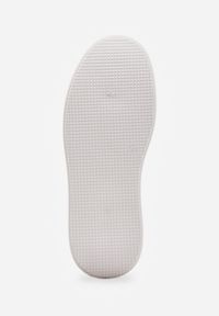 Renee - Białe Sneakersy Boho na Platformie Zdobione Plecionym Wzorem Abilama. Kolor: biały. Materiał: jeans, zamsz. Szerokość cholewki: normalna. Wzór: aplikacja. Obcas: na platformie #7