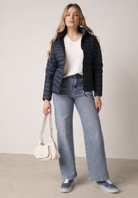 Born2be - Granatowa Klasyczna Kurtka Przejściowa z Pikowaniem i Odpinanym Kapturem Pretiella. Okazja: na spacer, na co dzień. Kolor: niebieski. Materiał: jeans, nylon. Styl: klasyczny #4