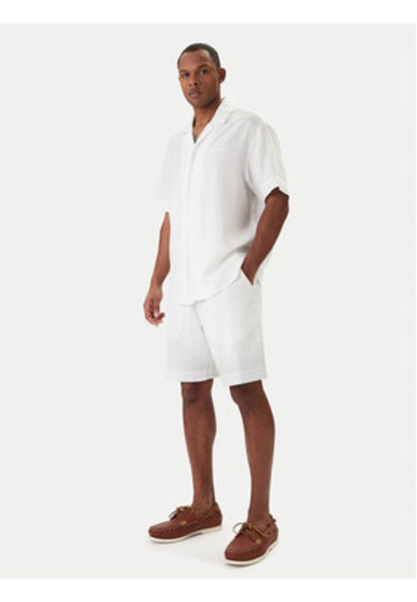 Emporio Armani Szorty materiałowe EM000681 AF20590 U0002 Biały Regular Fit. Kolor: biały. Materiał: wiskoza, len
